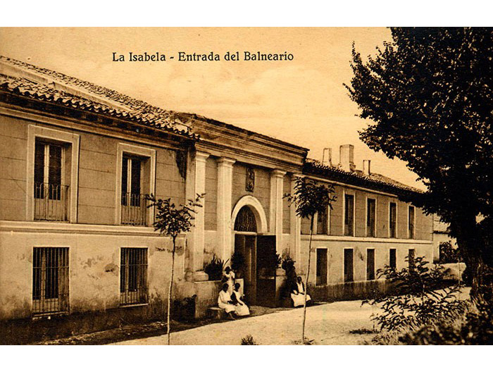 Fachada frontal del Balneario de La Isabela, firmada por Camarillo en los años 20.