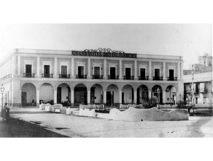 Vista frontal del Hotel Diligencia, en Veracruz.